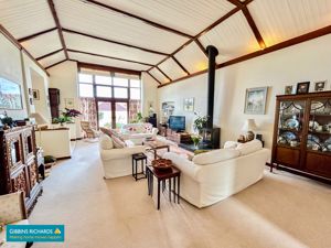 Sitting Room- click for photo gallery